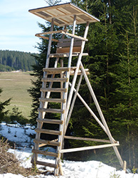 Ansitzleiter mit Stehfläche (mit Dach)